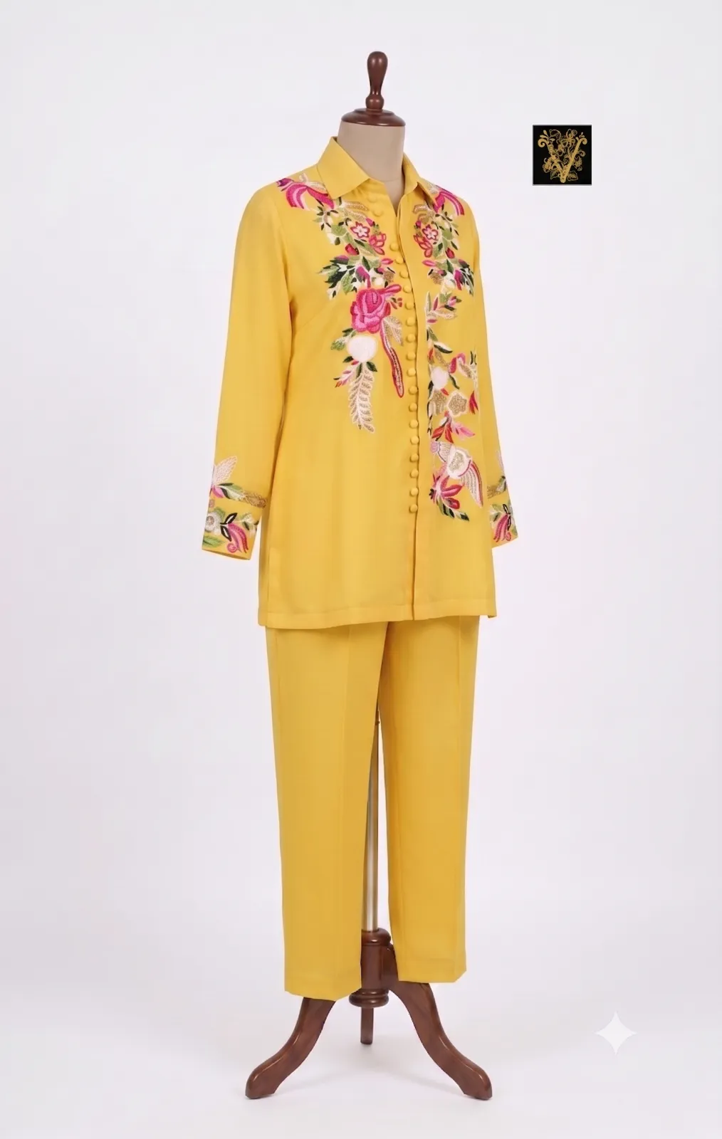 Bloom Floral Embroidered Set view 2